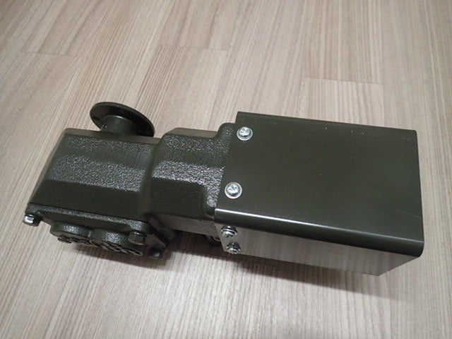 新品部品》中型ダンプ用 E903 右側用減速機 コボレーンモーター 田村