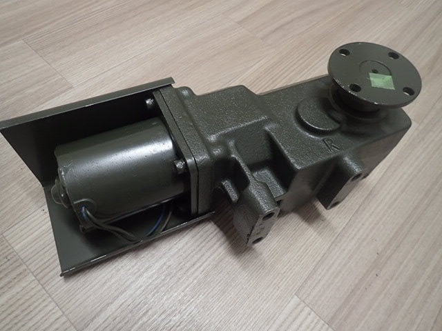 新品部品》中型ダンプ用 E903 右側用減速機 コボレーンモーター 田村